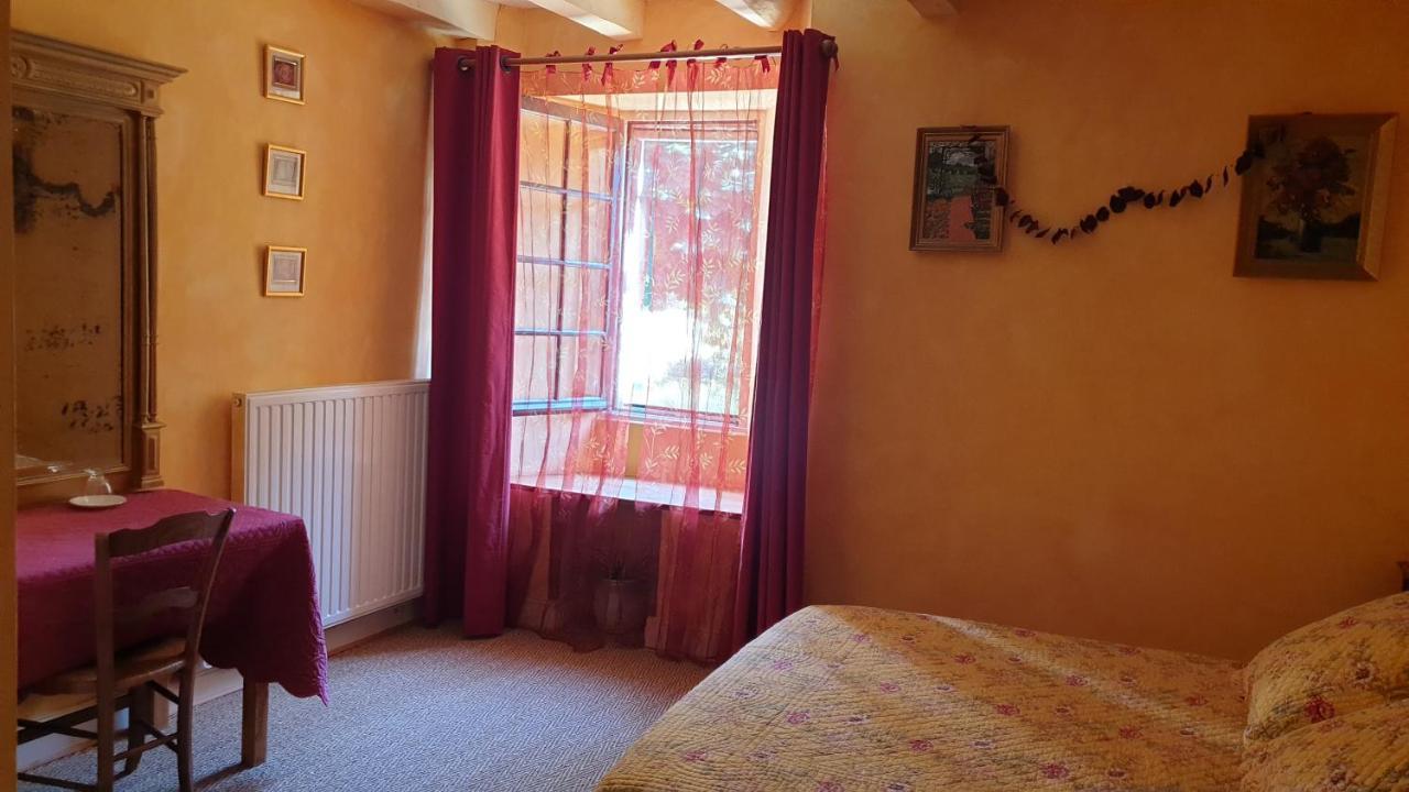 La Maison Pres Du Ruisseau Chambre Jaune Fenioux  Exterior photo